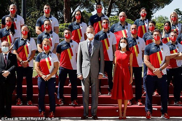 پاشا و سەرۆکوەزیرانی ئیسپانیا لە پێشوازی وەرزشڤاناندا بوون