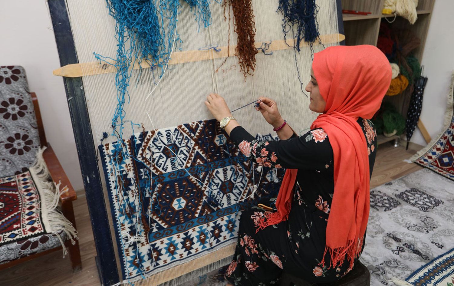 Vanlı kızın dokuduğu yöresel kilim NASA'ya gönderildi