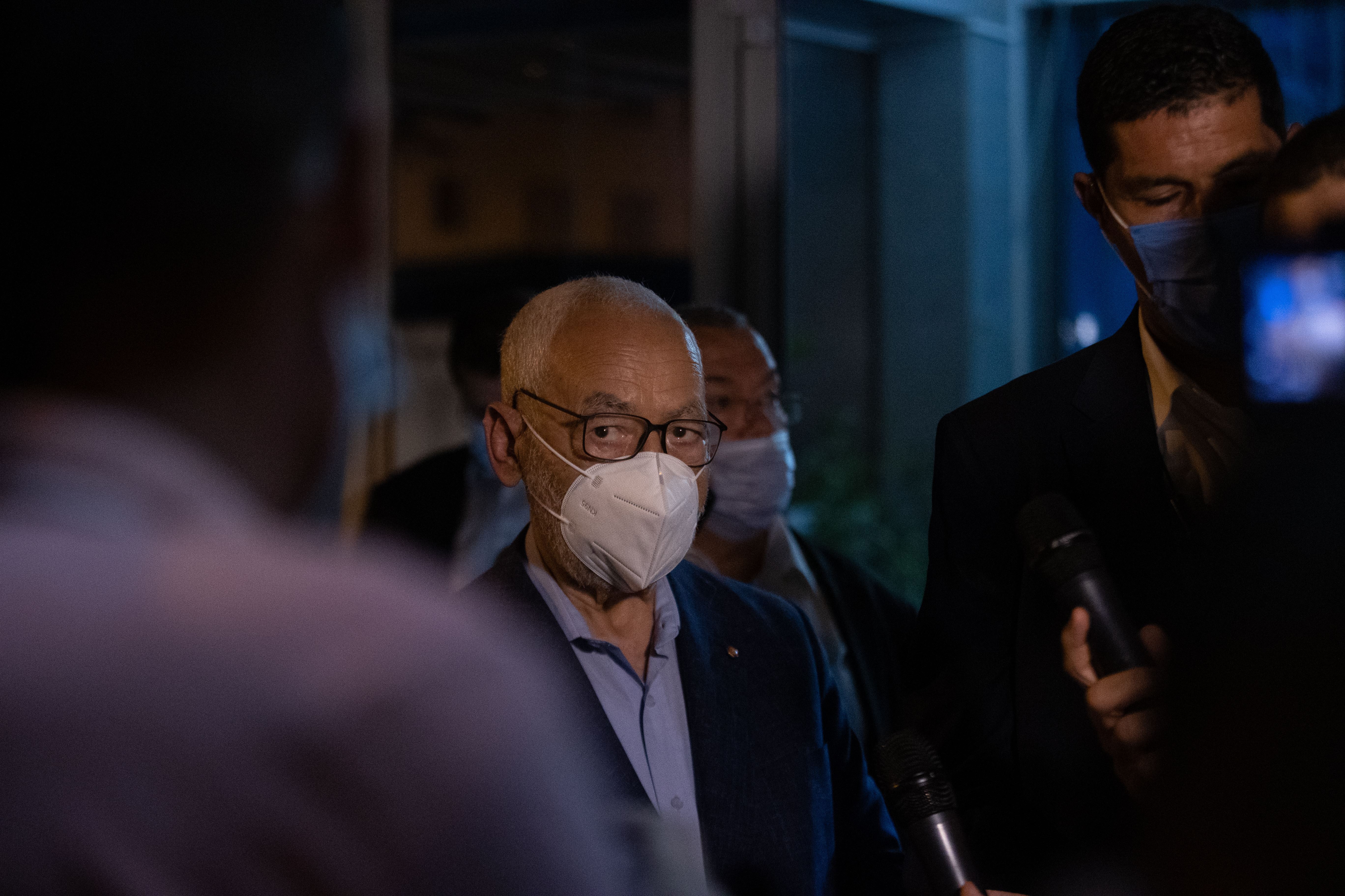 Serokomarê Tunisê hemû desthilatên parlementoyê ragirtin