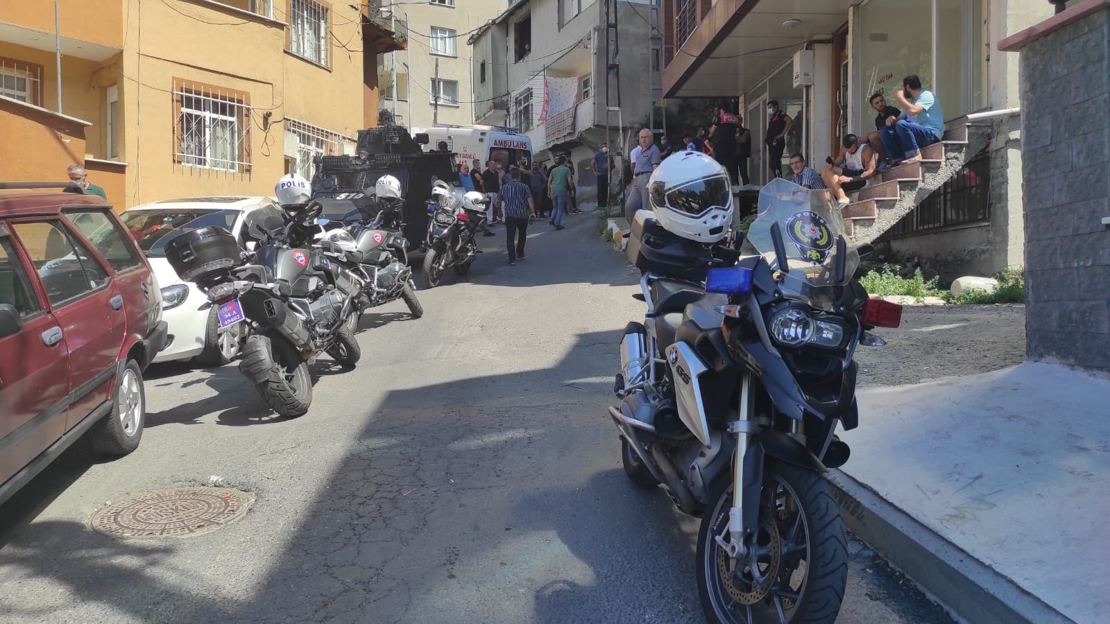 İstanbul'da akraba kavgası kanlı bitti: 3 ölü 3 yaralı