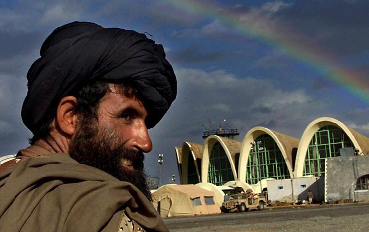 Talîbanê firokexaneyek mûşekbaran kir