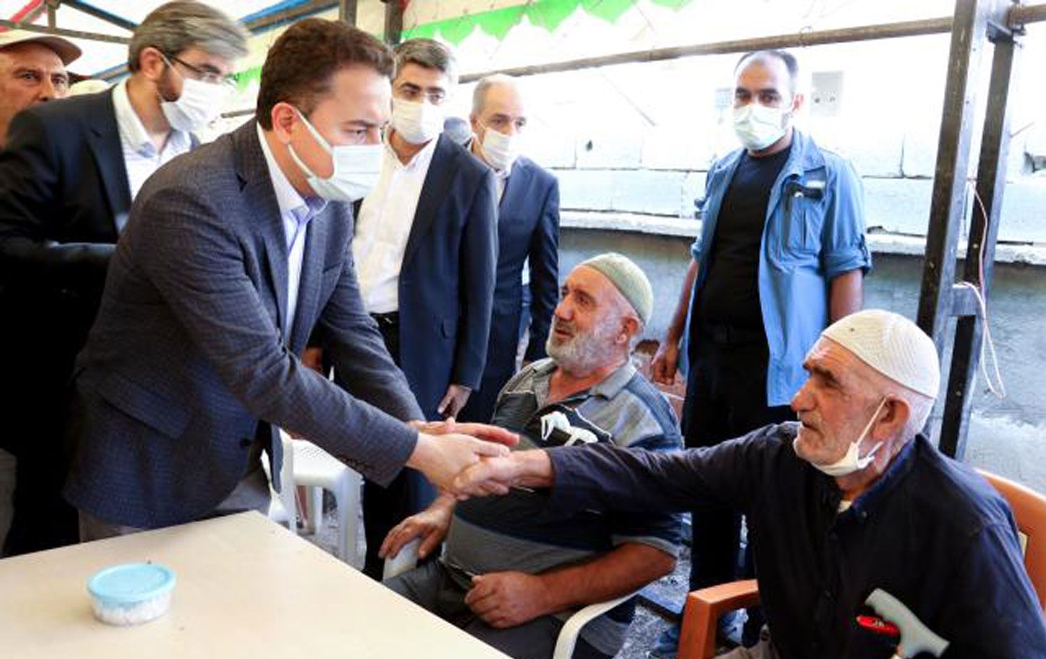 Ali Babacan'dan Dedeoğulları ailesine taziye ziyareti