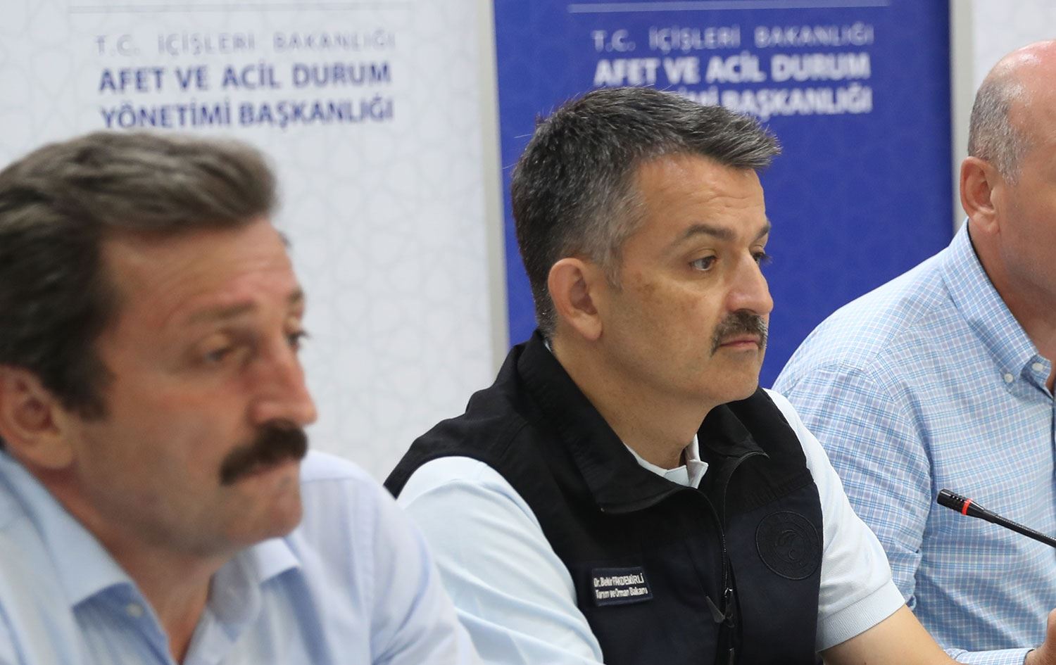 Pakdemirli: Orman yangınları 7 ilde, 16 noktada sürüyor