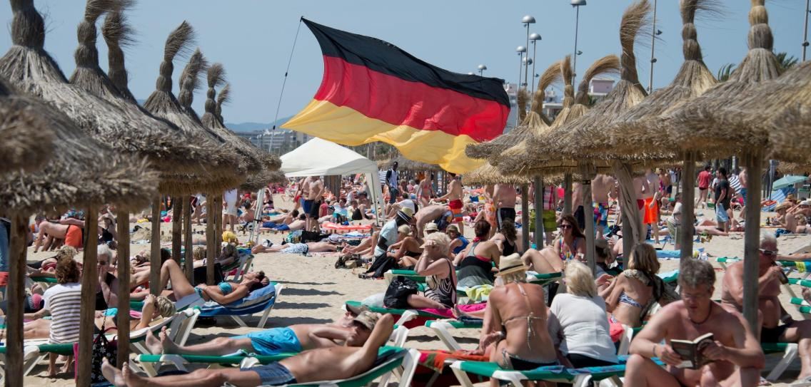 Geştiyarên Alman ji ber agirê daristanan geştên xwe betal nekirine