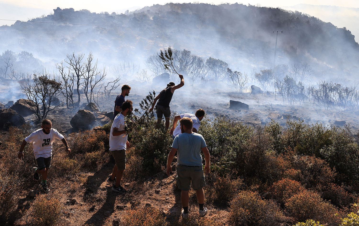 Urla’da makilik alanda yangın çıktı