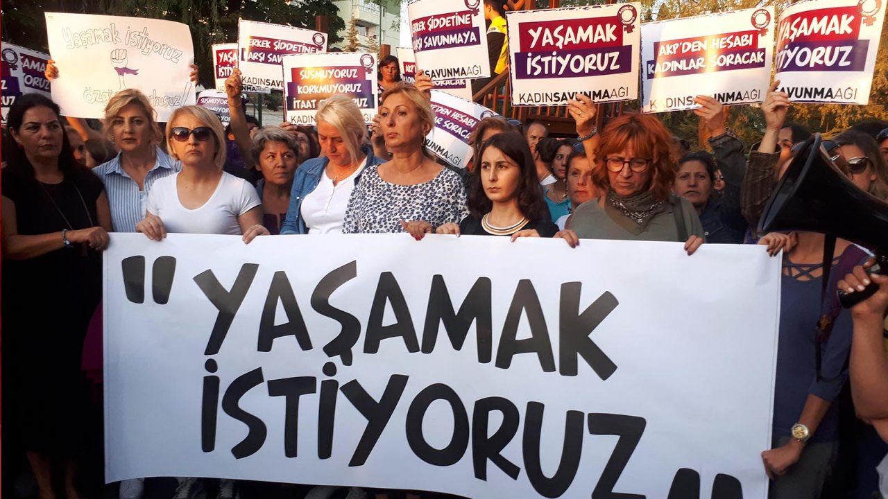 Antalya'da bir erkek eski eşi ve annesini öldürdü