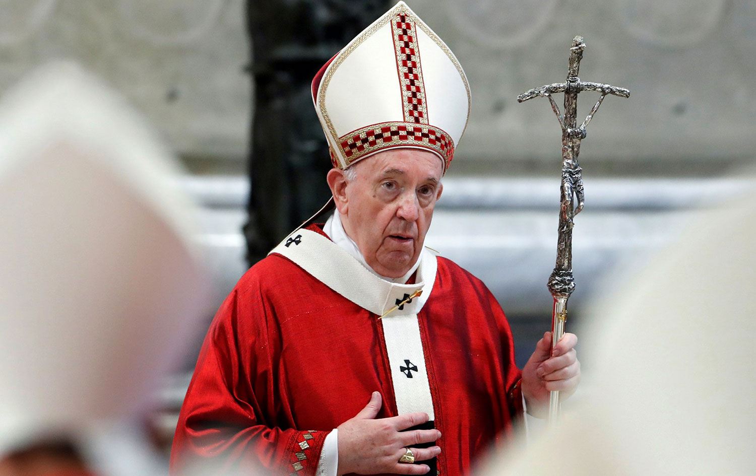 Papa’ya içinde 3 mermi bulunan zarf