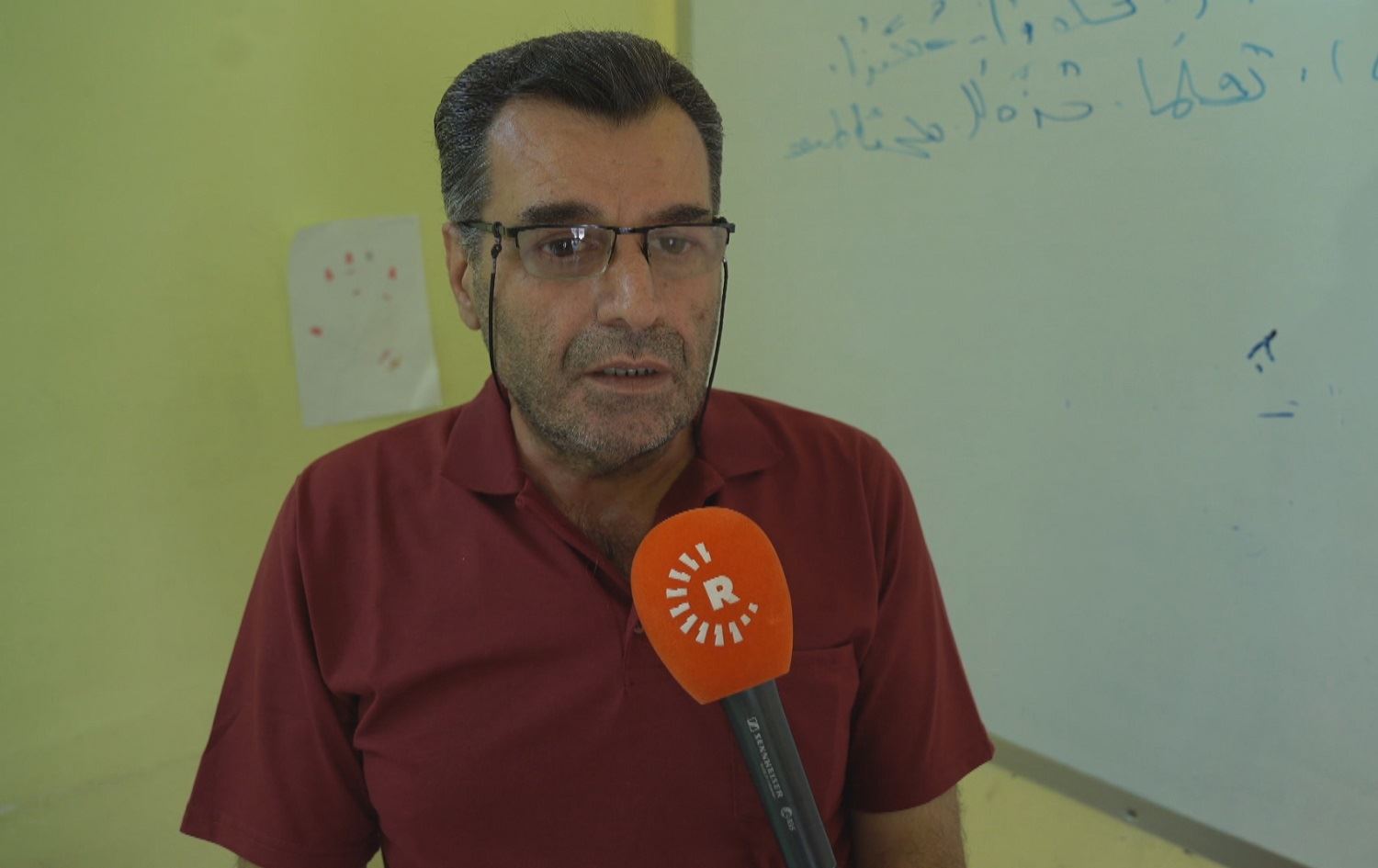 Mamosteyekî Aşûrî: Rêbazên li dibistanên me yên hikûmeta Sûriyê ne