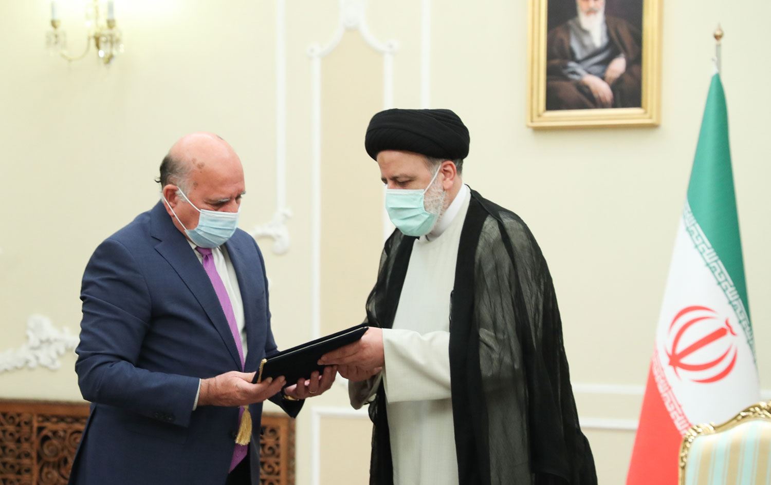 Irak Dışişleri Bakanı Hüseyin, İran Cumhurbaşkanı Reisi ile görüştü