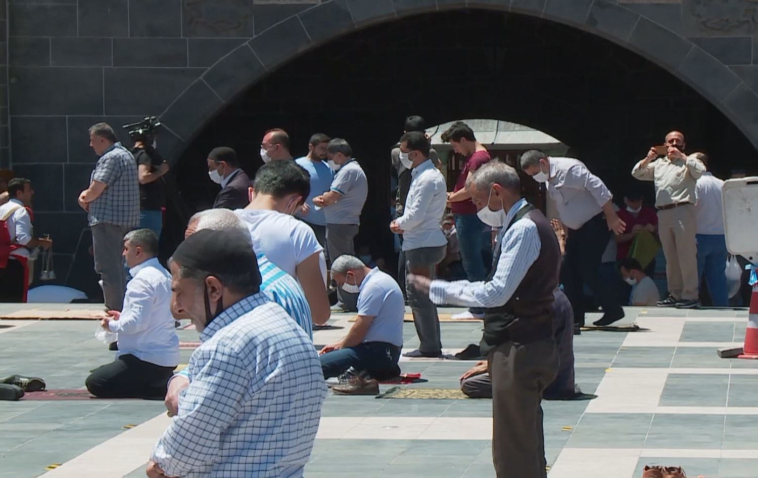 Li bajarên Kurdan herî zêde mela derziya Coronayê li xwe didin