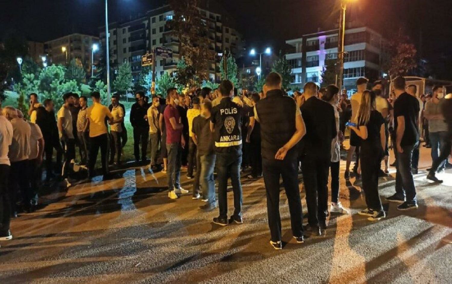 Li Enqerê hinek mal, dukan û otomobîlên penaberên Sûrî hatin şewitandin