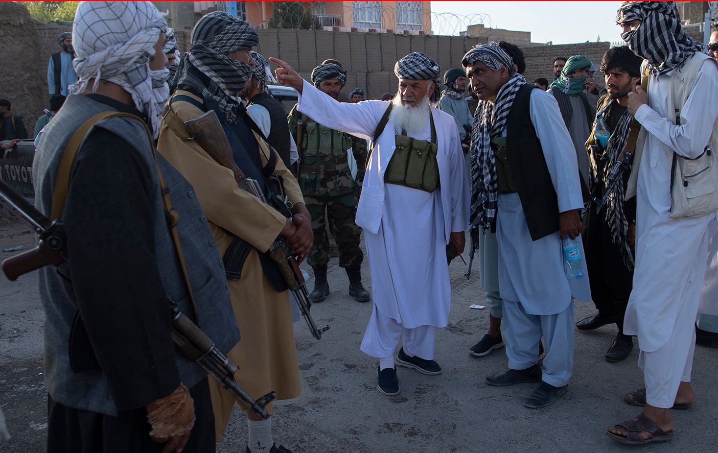 تاڵیبان هیراتی کۆنترۆڵکرد و چارەنووسی ئیسماعیل خان و 'شێرەکانی هیرات' دیار نییە