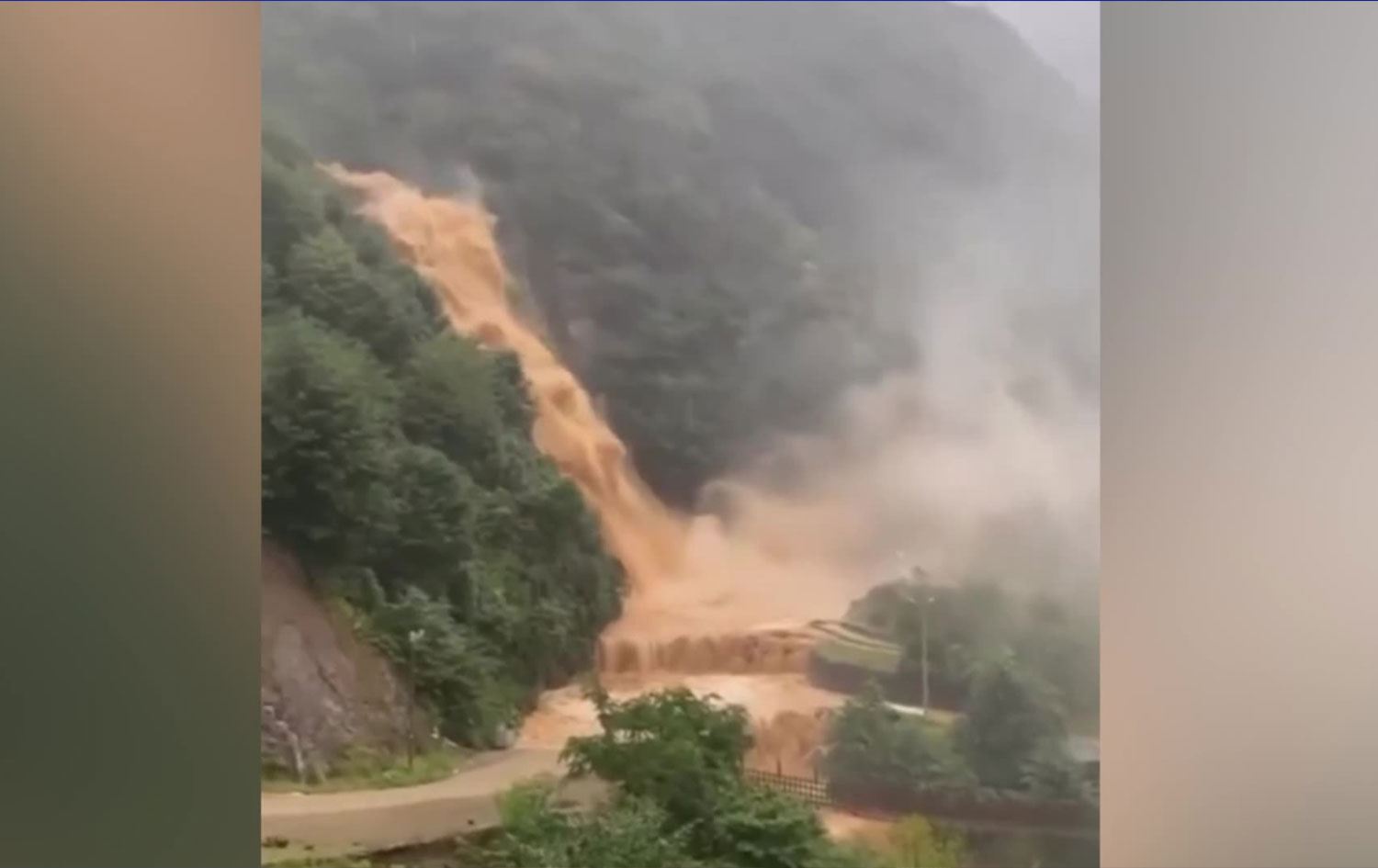 Rize’de şiddetli yağış: Şelale taştı