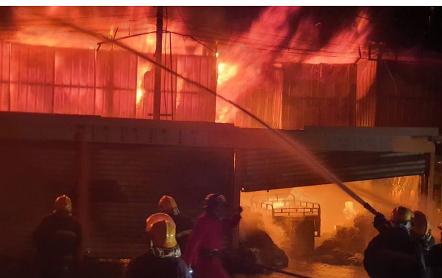 ئاگر لە کۆگایەکی پلاستیک لە بەغدا کەوتەوە