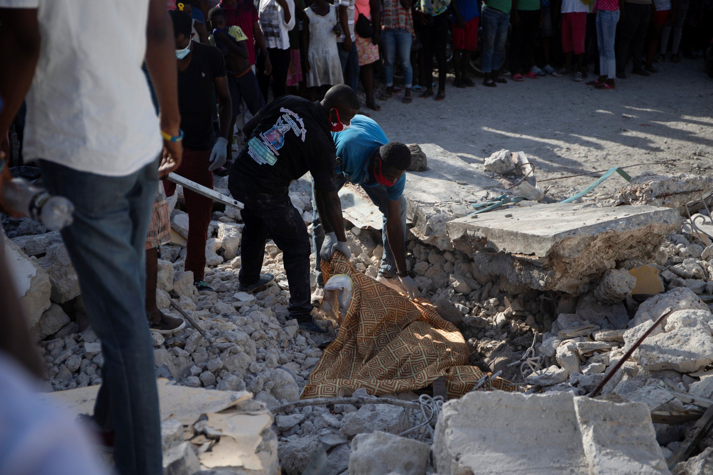 ژمارەی گیانلەدەستدان لە بوومەلەرزەکەی هایتی گەیشتە نزیکەی 2000 کەس