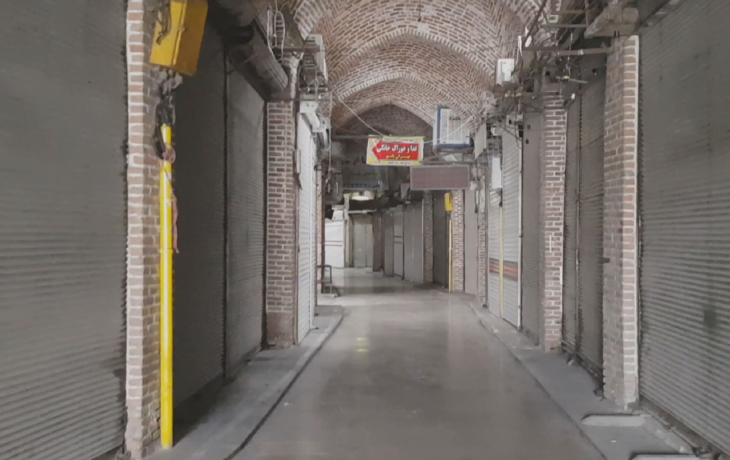 ئێران بۆ رێگری لە کۆرۆنا بازاڕەکان دادەخات؛ بەڵام رێوڕەسمی عاشوورا بەڕێوەدەچێت