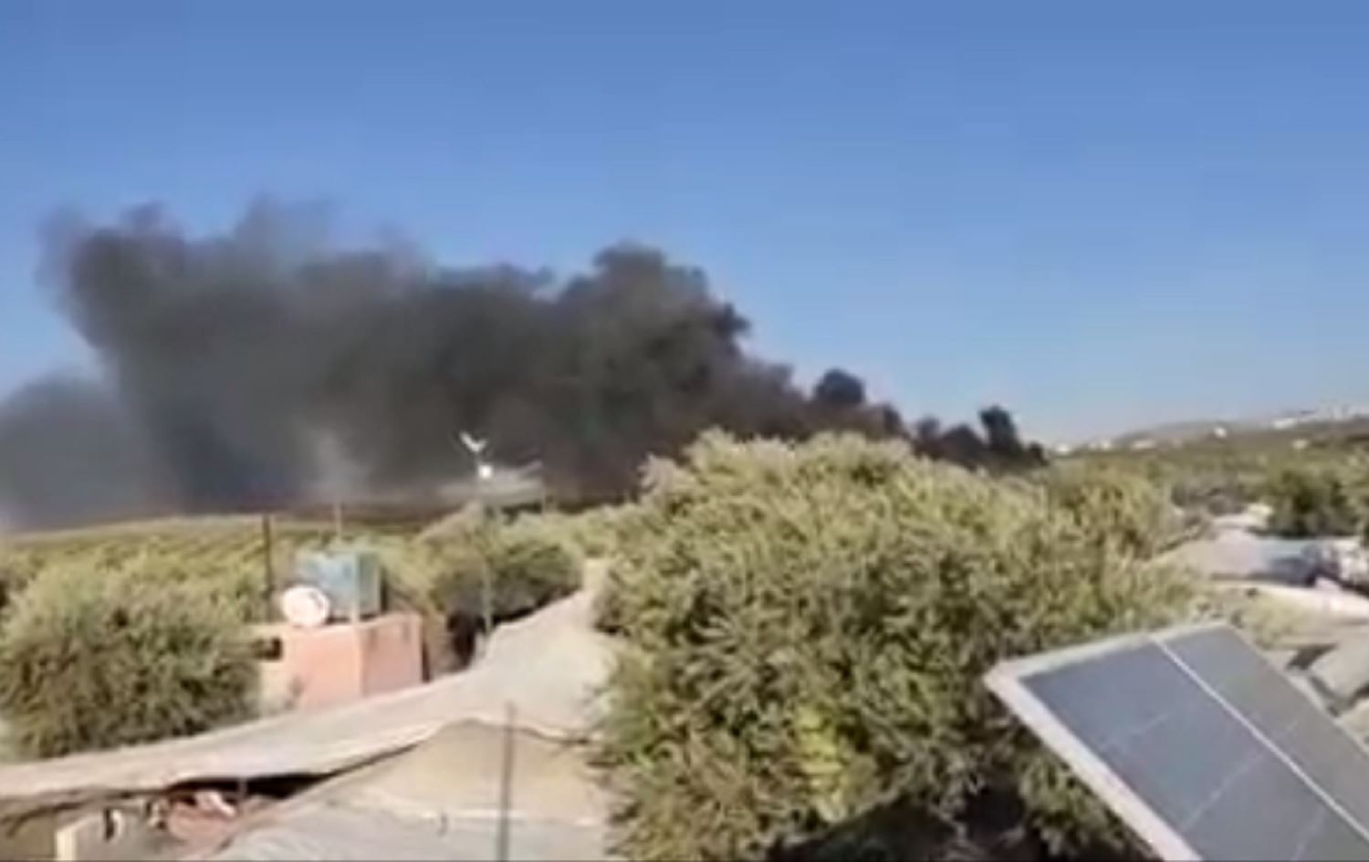 Li kampeke Idlibê 20 çadirên koçberan şewitîn