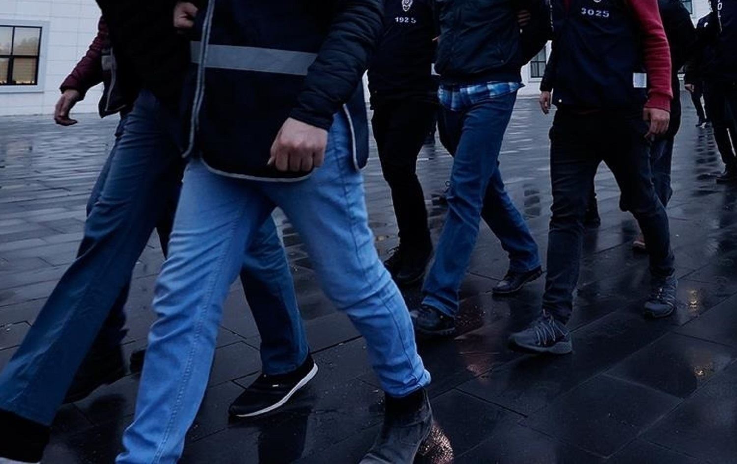 Li Stenbol, Amed, Êlih û Muglayê 28 kes hatin desteserkirin