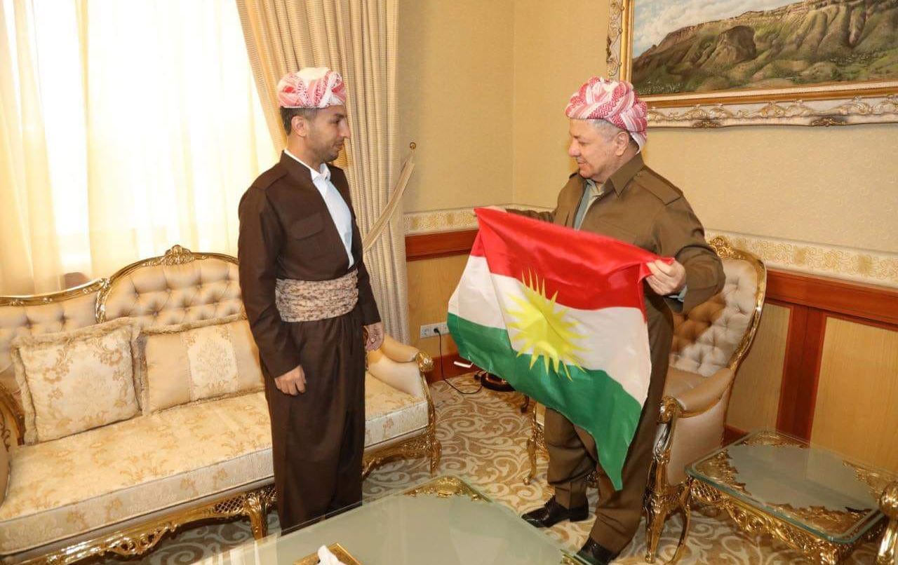 Ala Kurdistanê li ser Çiyayê Everestê tê bilindkirin