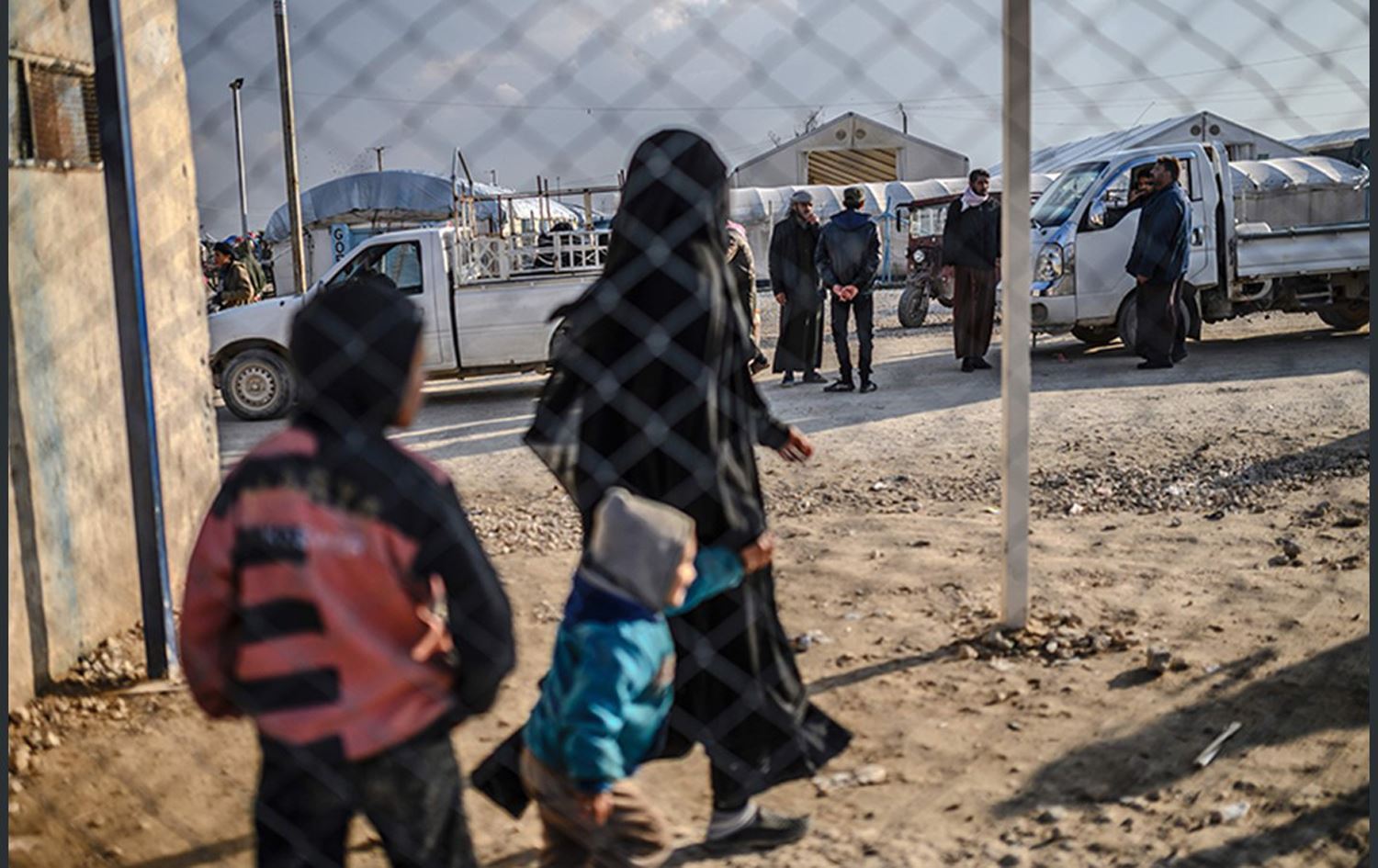 الإدارة الذاتية لرووداو: استهداف لاجئَين عراقييَن في مخيم الهول بإطلاقات نارية