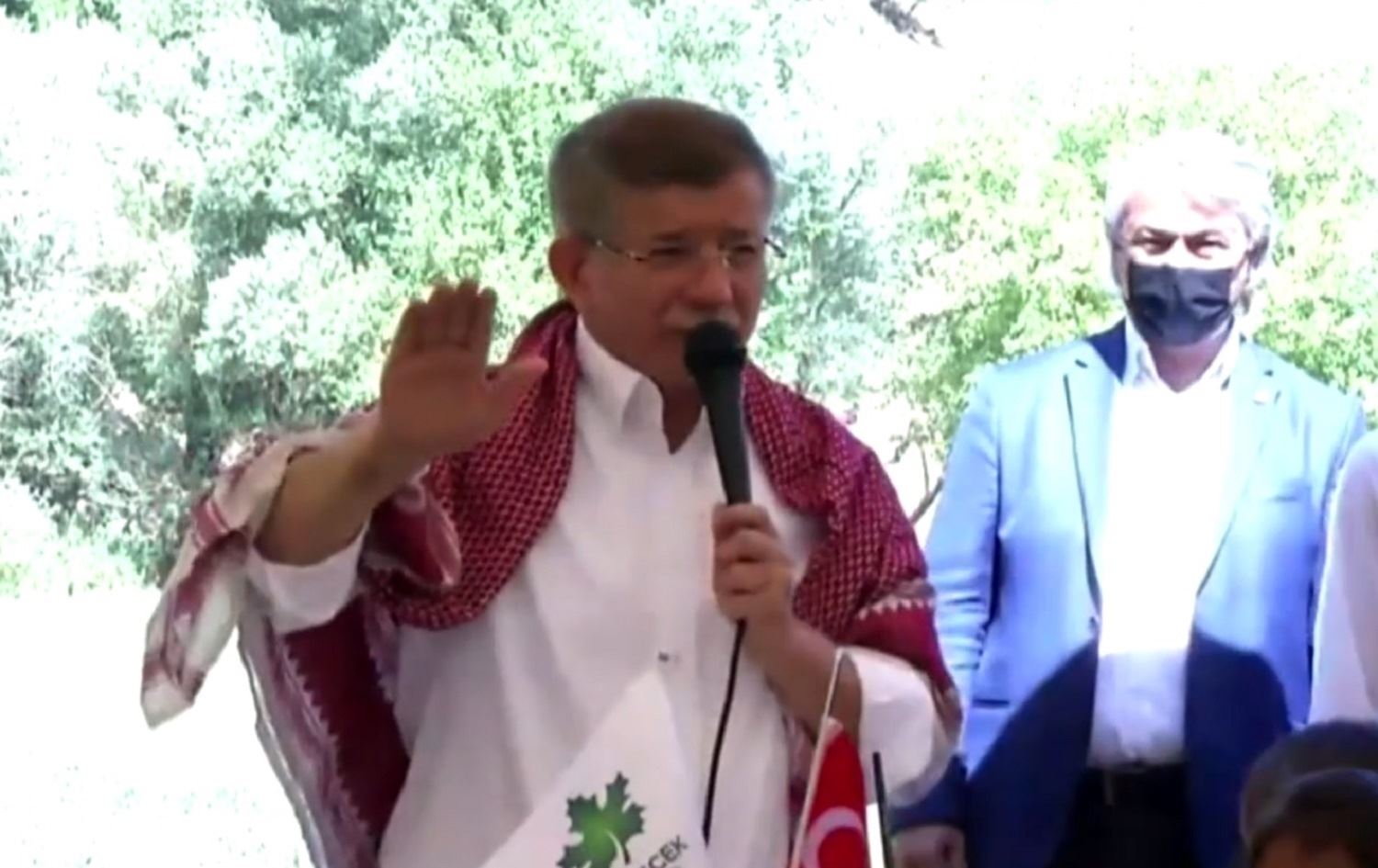 Davutoglu: Em dê 5 deriyên sînorî yên nû li gel Herêma Kurdistanê vekin