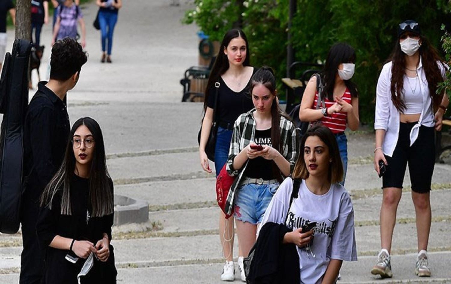 Siyasetmedarên pîr ciwanan ji siyasetê dûr dixin