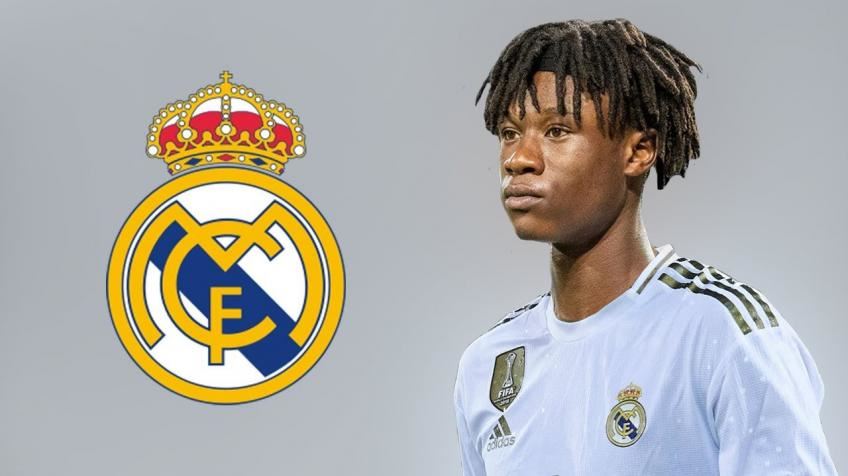 مێسی باشترە یان رۆناڵدۆ؟ کاماڤینگا وەڵامدەداتەوە