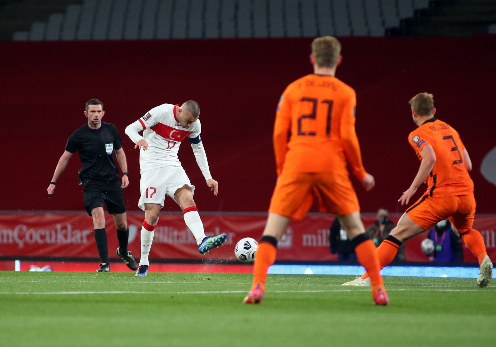 پاڵاوتنەکانی مۆندیال.. هۆڵەندا و تورکیا یاریی لووتکە دەکەن