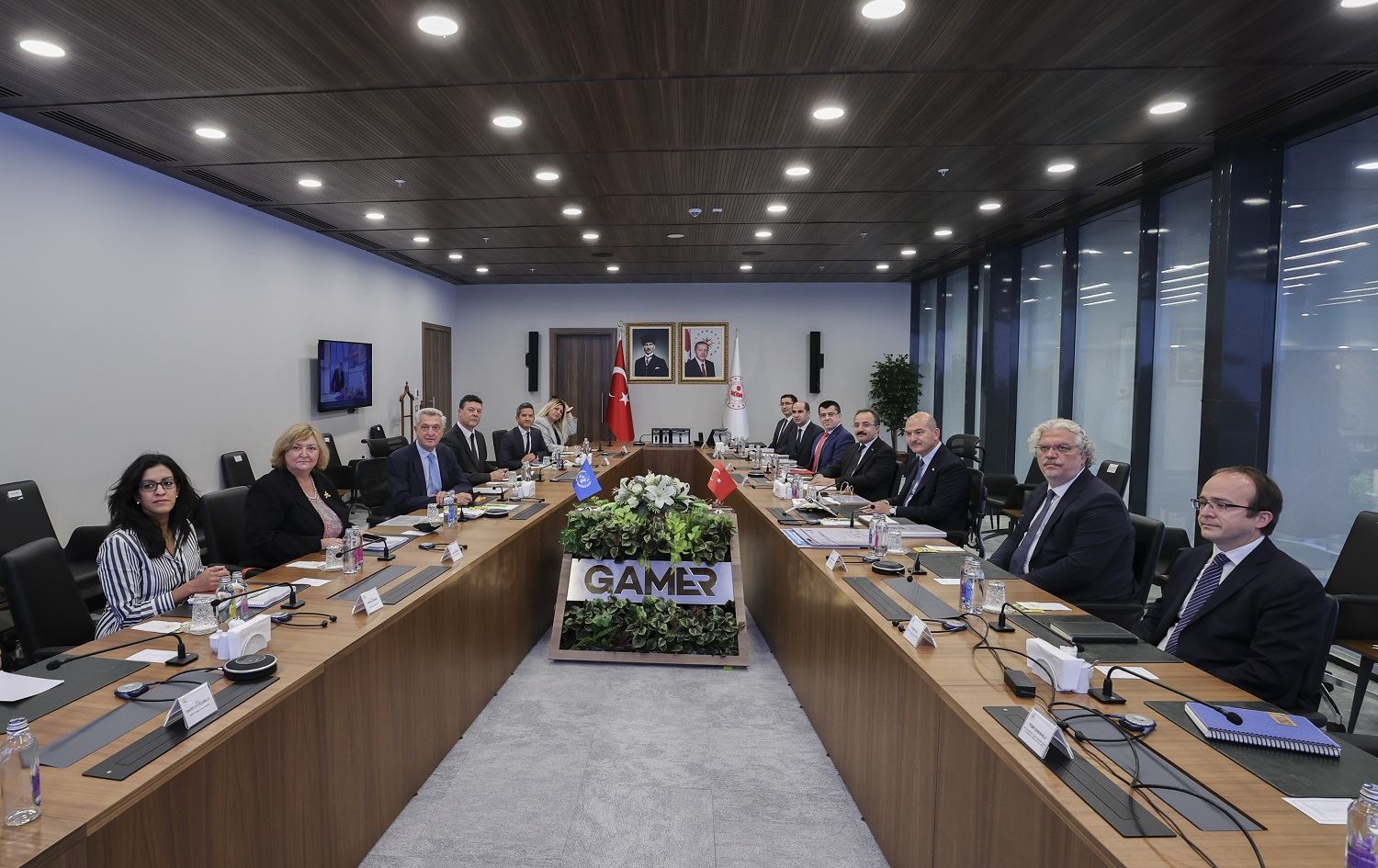 Suleyman Soylu û Filippo Grandi civiyan