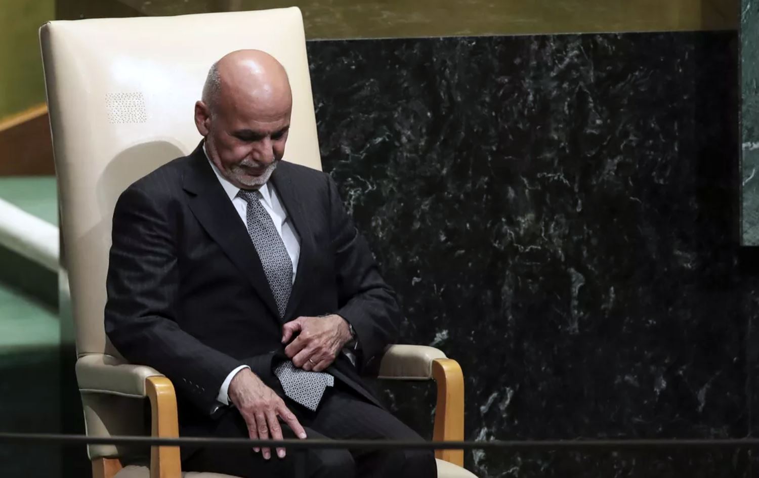 ئەشرەف غەنی بۆ گەلی ئەفغانستان: داوای لێبووردن دەکەم