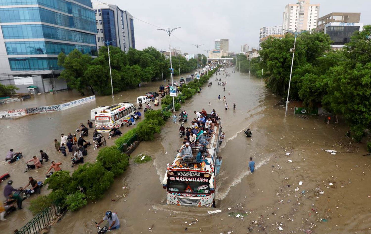 Pakistan'da aşırı yağışlar sonucu 18 kişi hayatını kaybetti