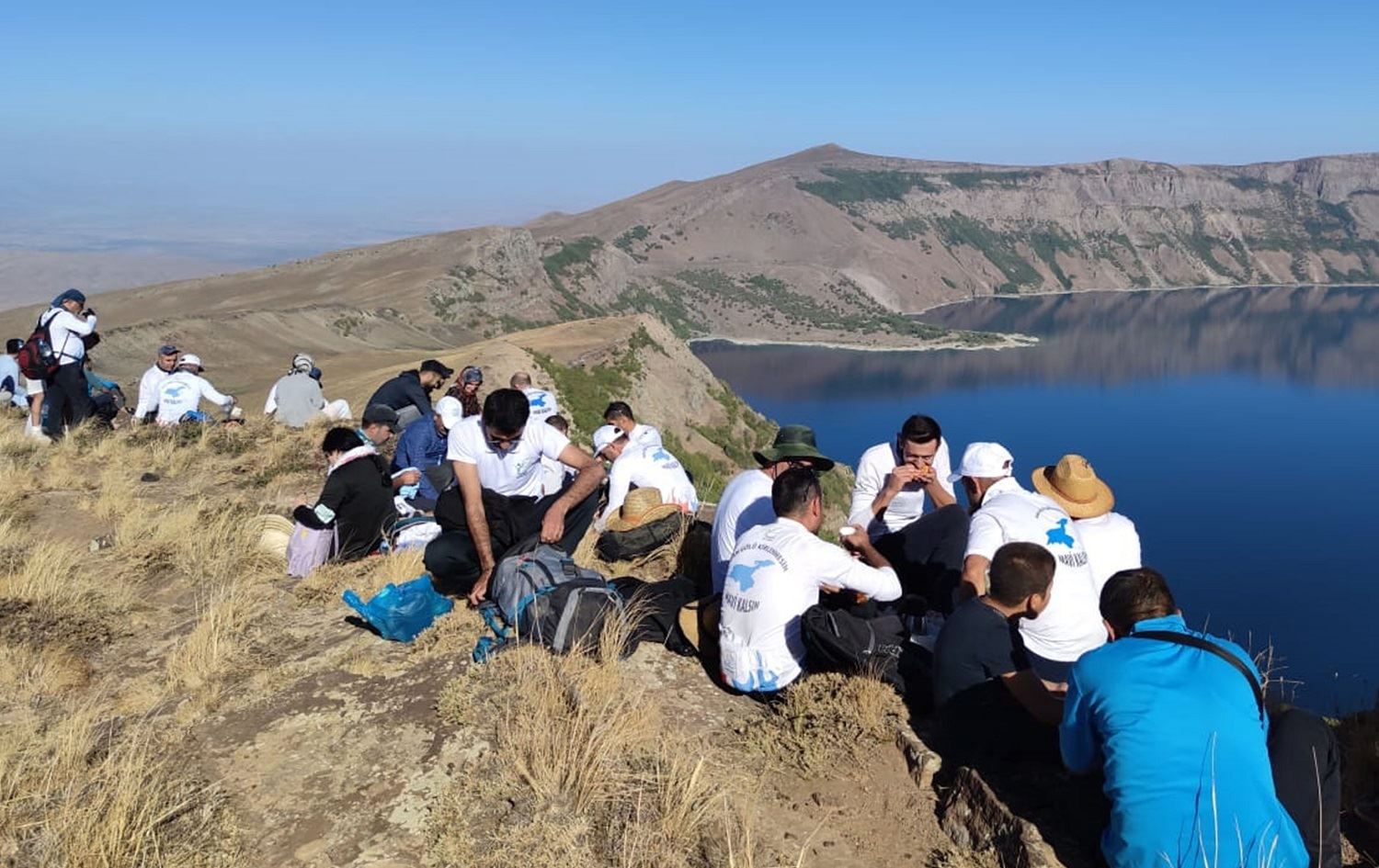 Li Tetwanê çiyager çûn ser lûtkeya Çiyayê Nemrûdê
