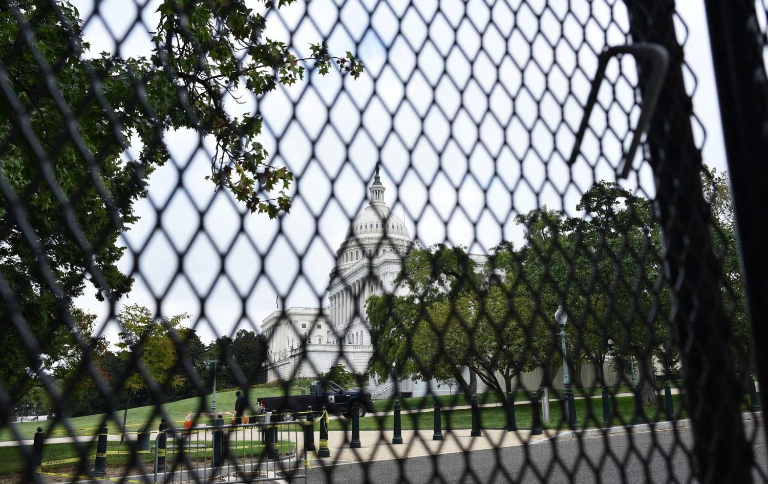 ABD’de Kongre binası demir çitle çevrildi