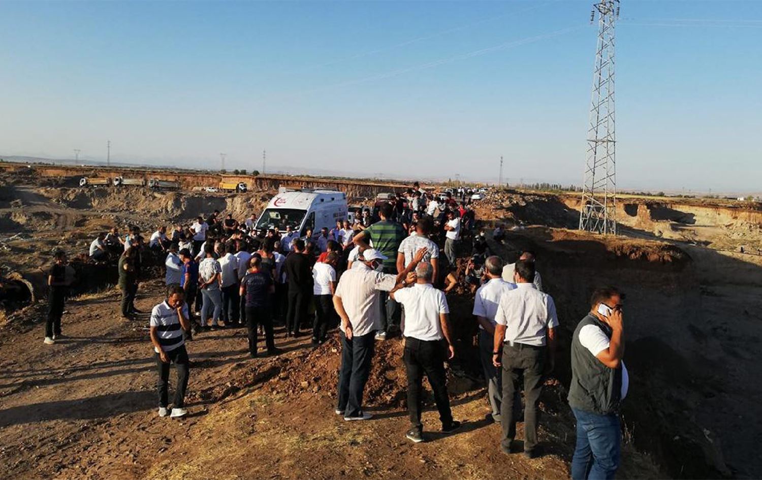 DİYARBAKIR - Kanalizasyon kanalına giren şahıs hayatını kaybetti