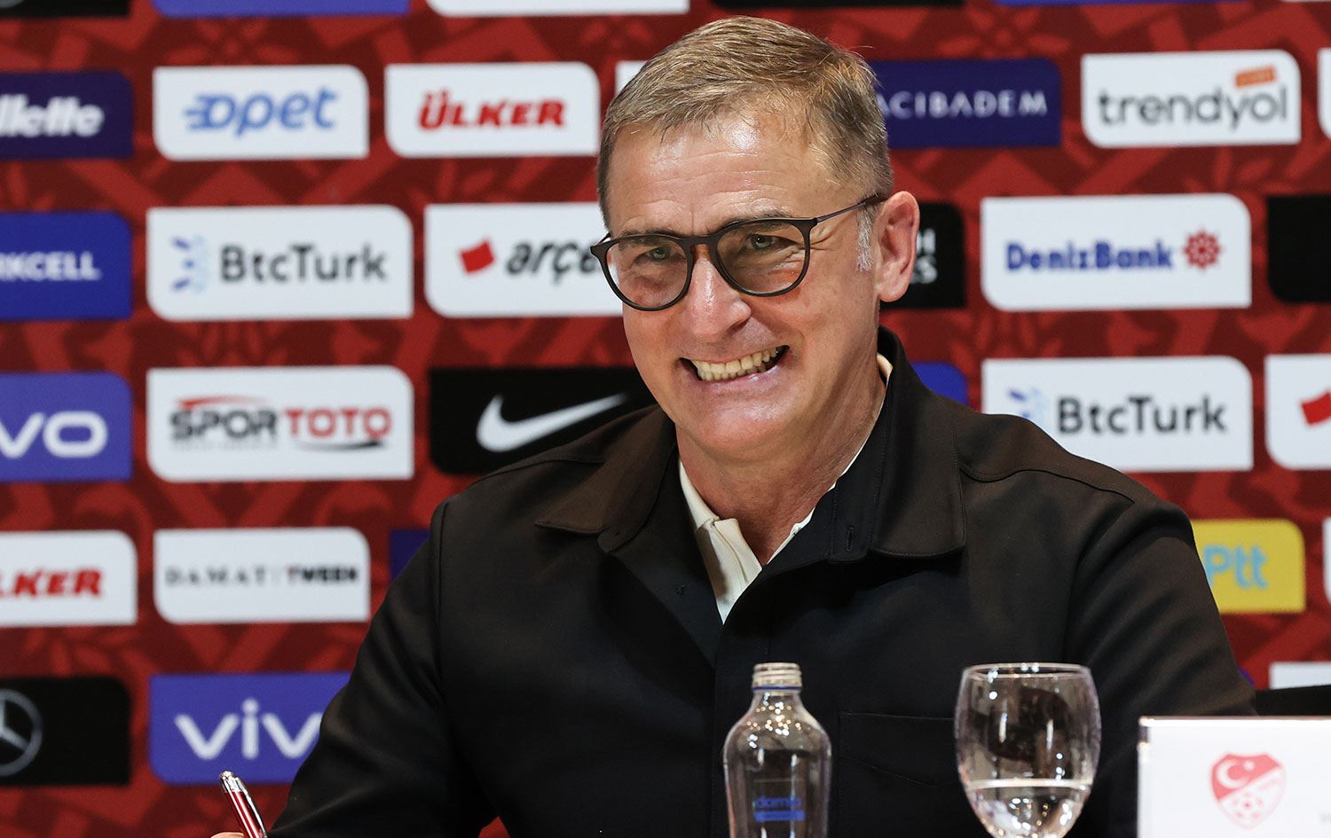 Türkiye milli takımının yeni teknik direktörü Kuntz 3 yıllık sözleşme imzaladı