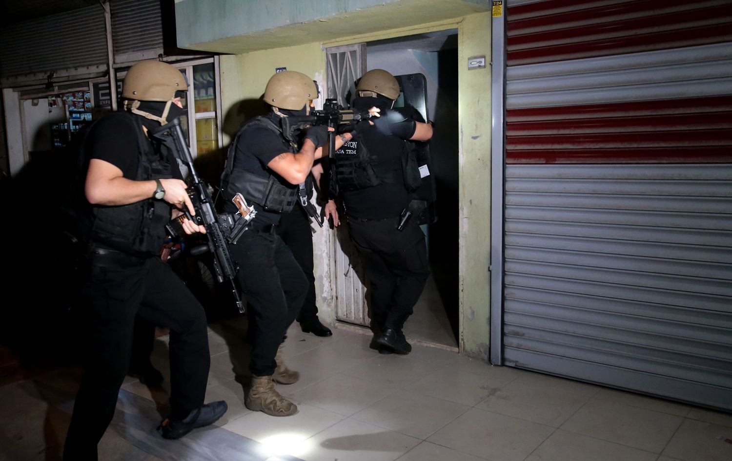 Polîsan li Edene û Sêrtê 9 kes desteser kirin