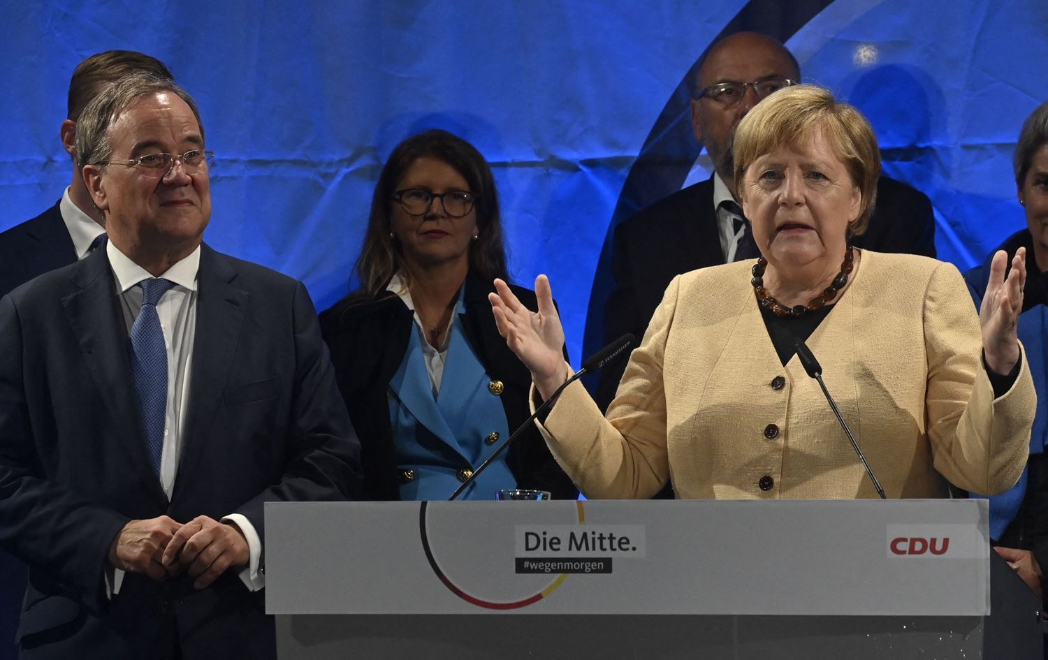 Almanya seçimleri için son kapsamlı anket; Merkel'in partisi geriye düştü