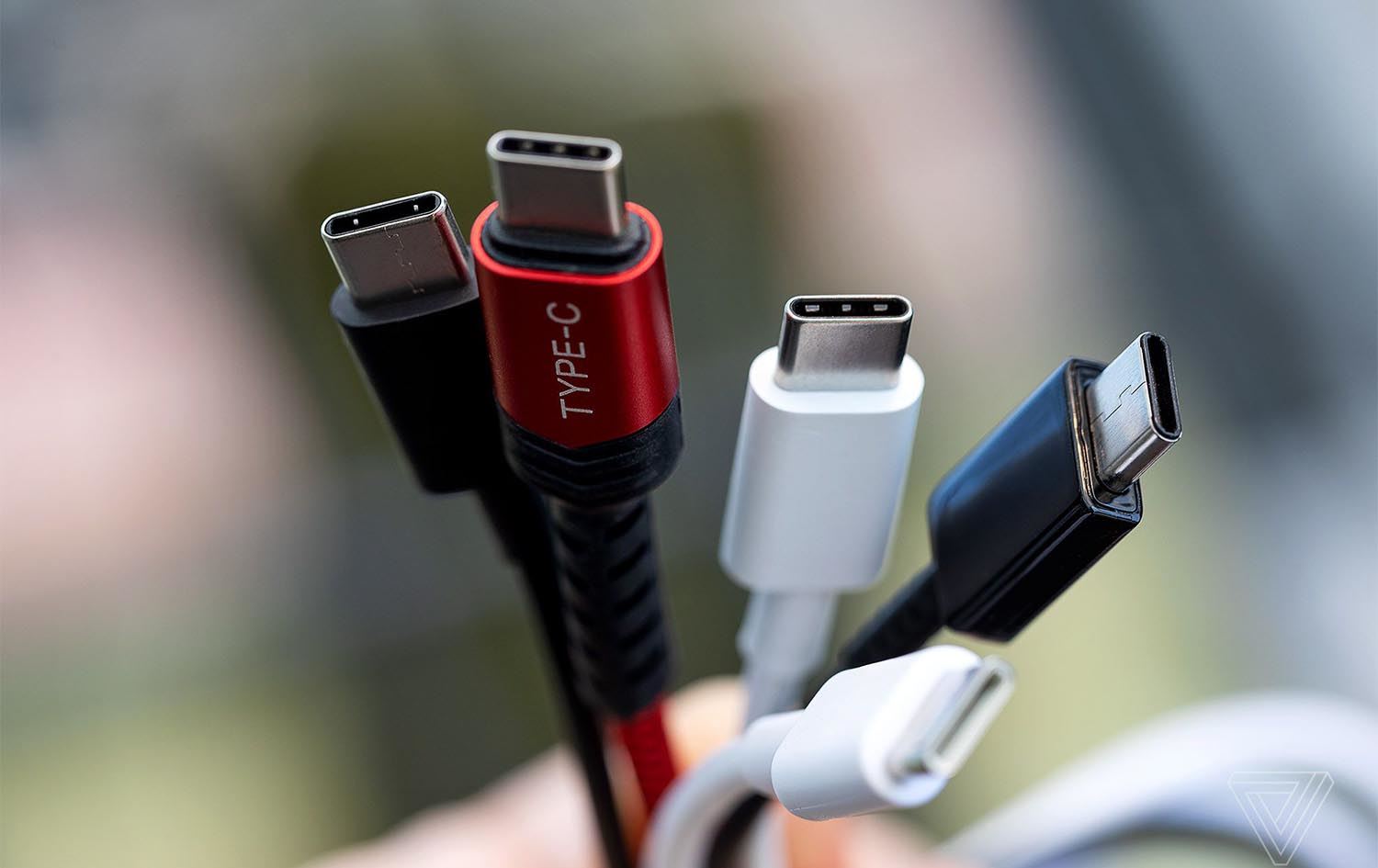 بڕیارێکی یەکێتیی ئەوروپا ئایفۆن و بەکارهێنەرەکانی تووڕە دەکات