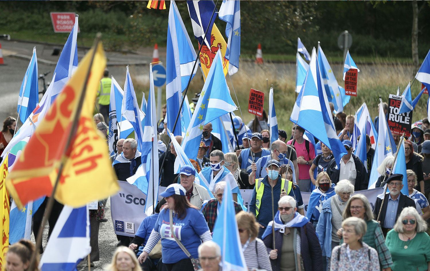 İskoçlardan bağımsızlık yürüyüşü: İngiltere'den boşanmak istiyoruz