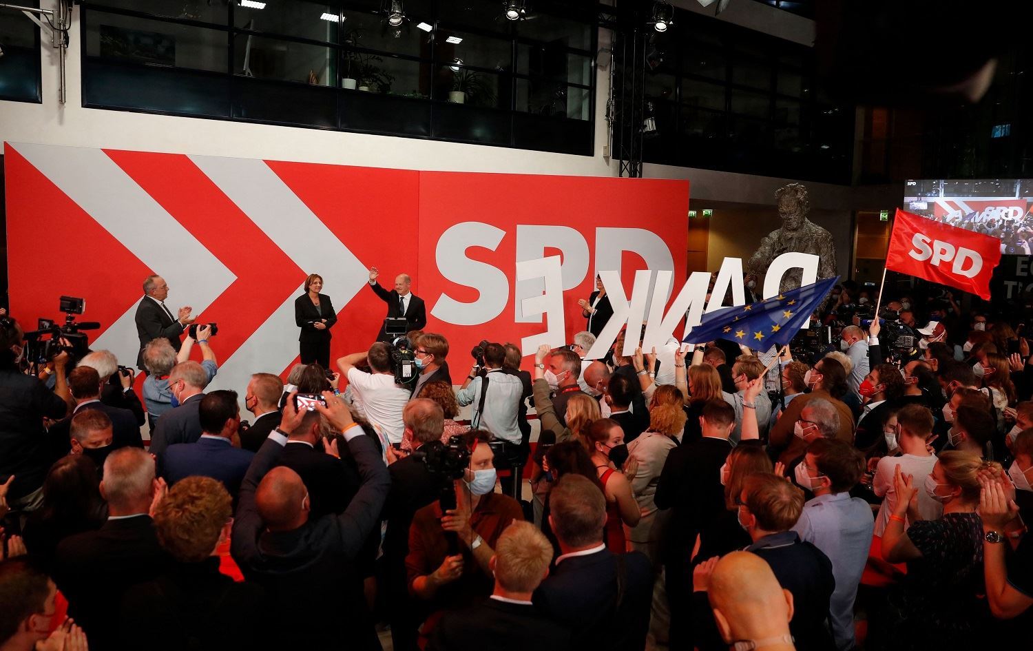 Almanya'daki genel seçimlerden Sosyal Demokrat Parti birinci çıktı