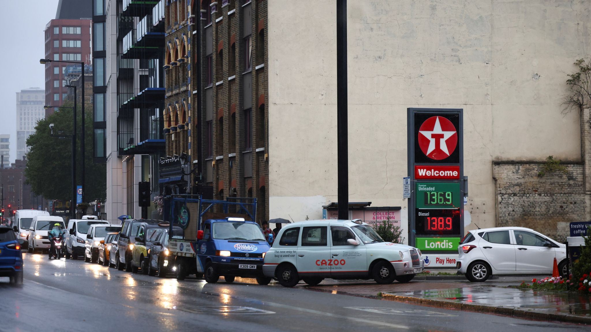 İngiltere’deki akaryakıt krizi haftalarca devam edebilir