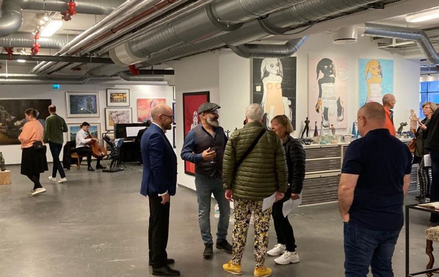 Şêwekarê Kurd Hakan Yaşar pêşangeheke mezin li Norwecê vekir