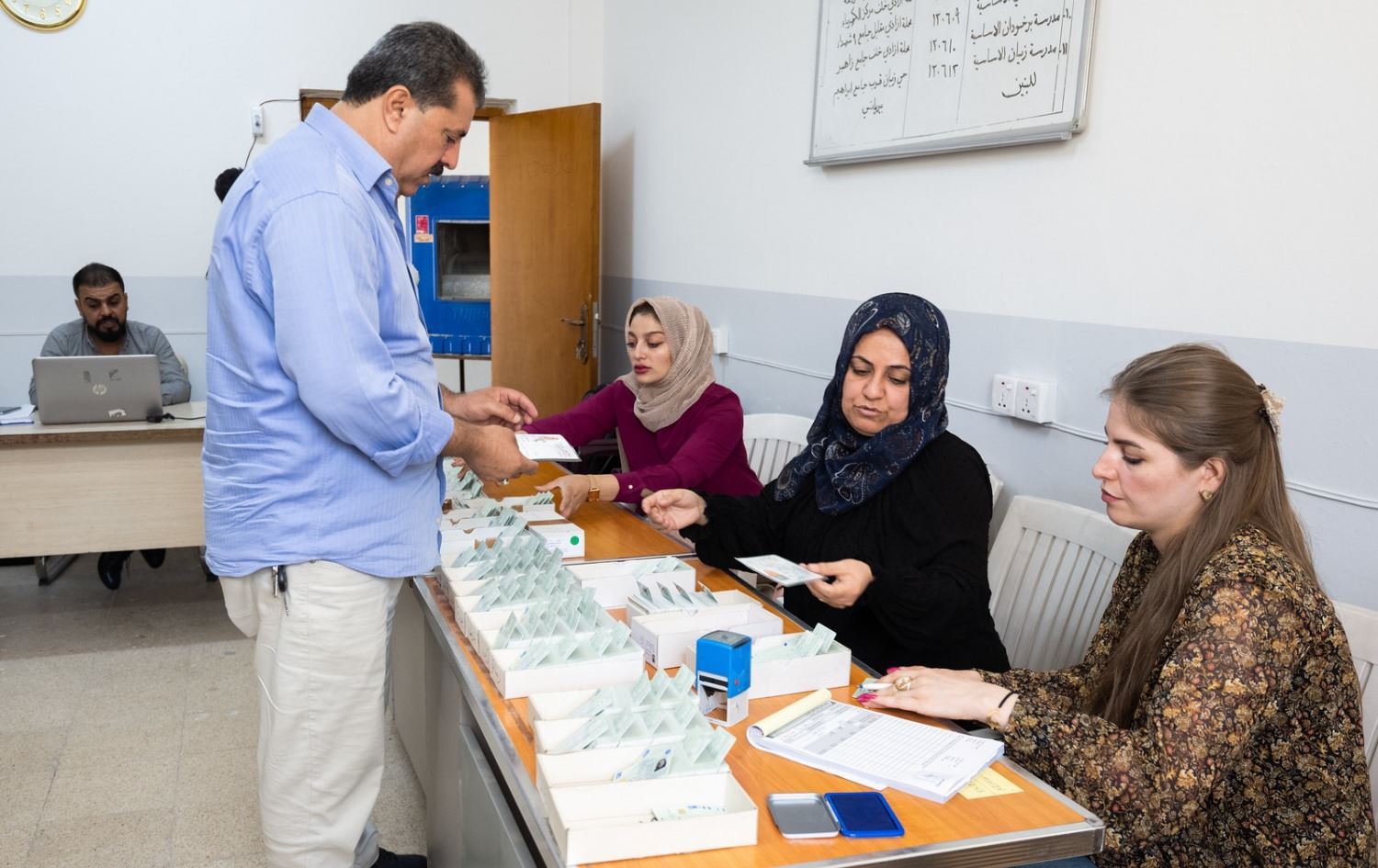 Irak Yüksek Seçim Komisyonu: 15 milyon biyometrik seçmen kartı dağıtıldı