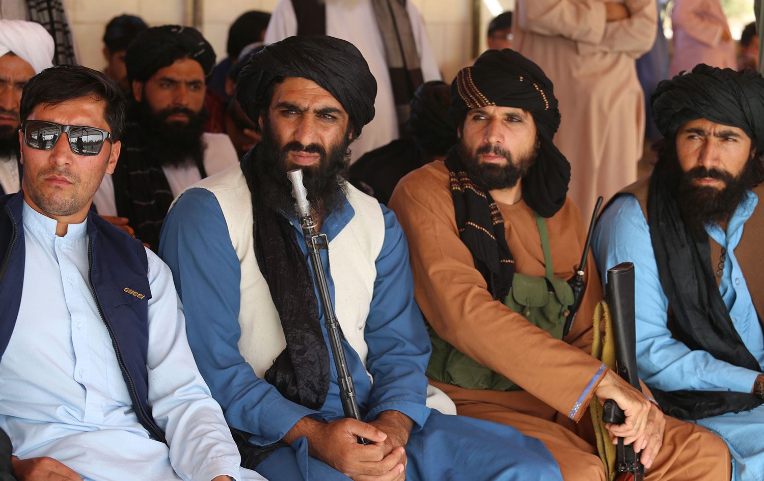 Taliban pasaport dağıtımına başladı