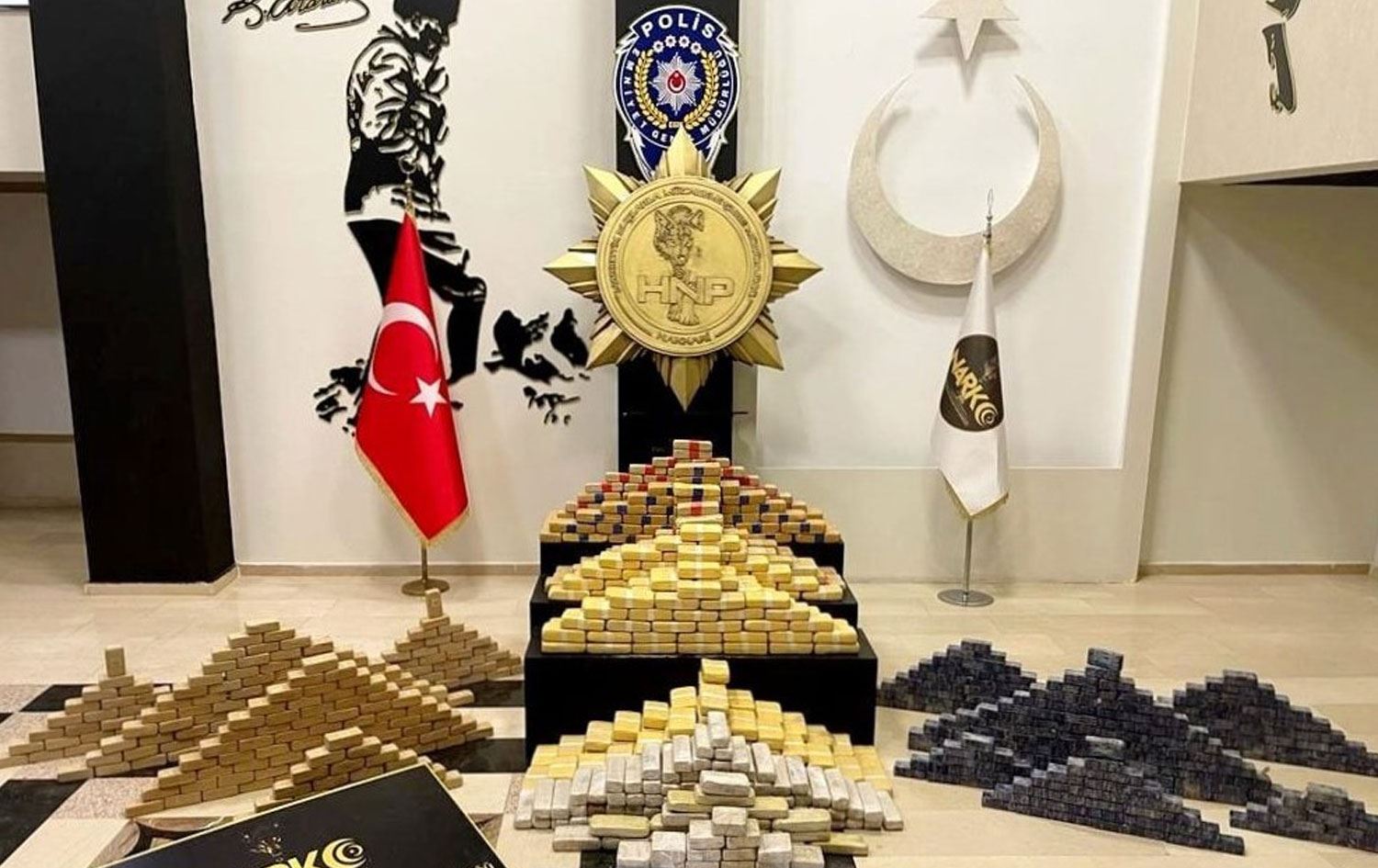 Hakkari ve Van'da 400 kilodan fazla eroin ele geçirildi