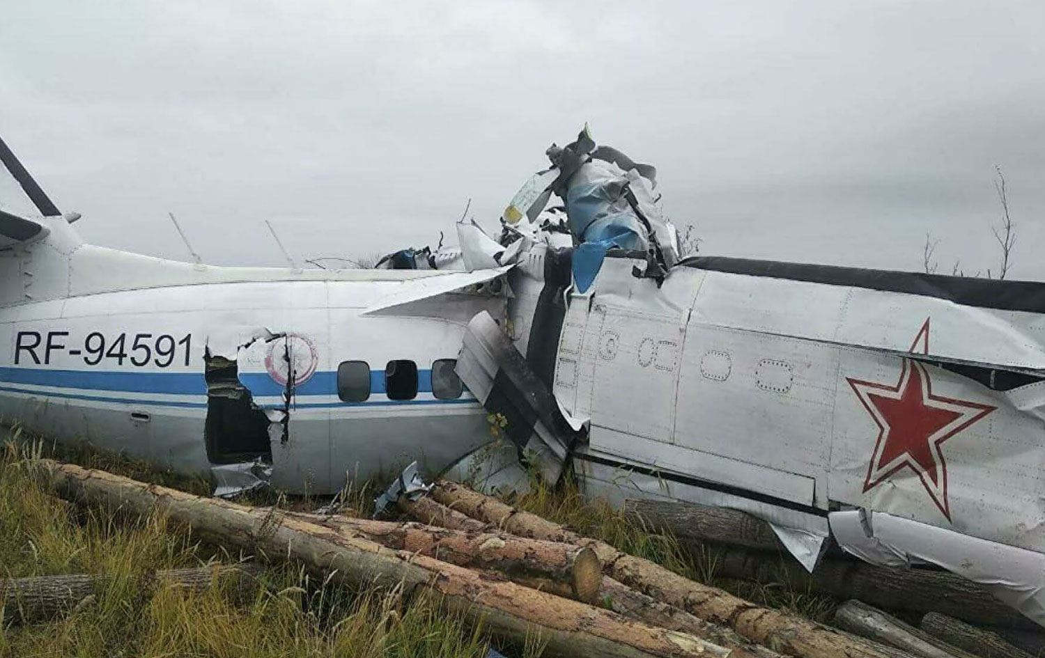 Tataristan’ta paraşütçüleri taşıyan uçak düştü: 16 ölü