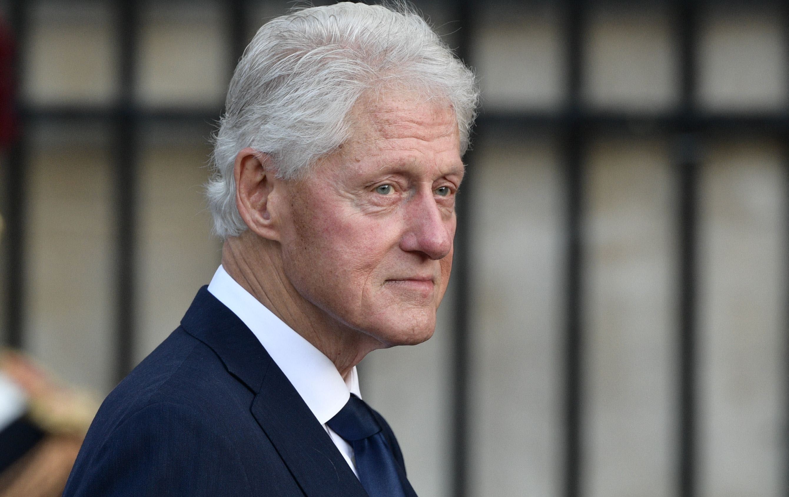 Bill Clinton hastaneye kaldırıldı