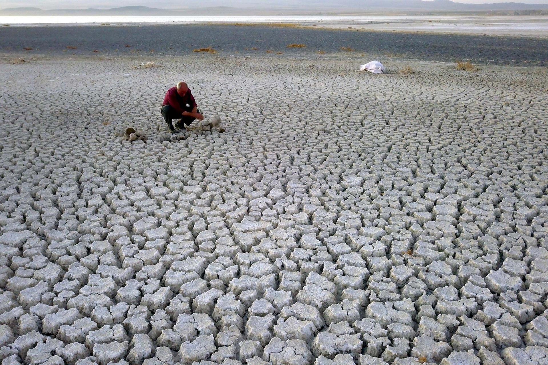 Bitlis'te Arin Gölü, kuraklık nedeniyle küçülüyor