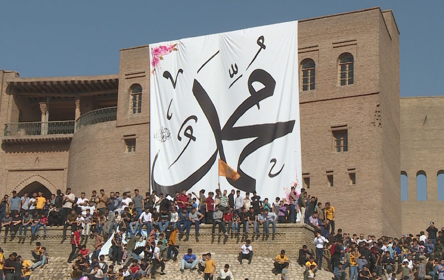 کاسبکارێک: هەرکات باسی پێغەمبەر بکرێت، دەگریم