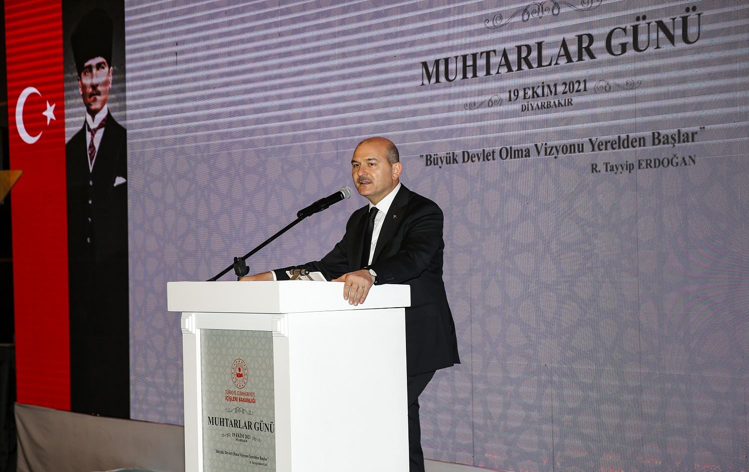 Soylu nerazîbûn li hemberî pêşangeha Ahmet Guneştekîn nîşan da